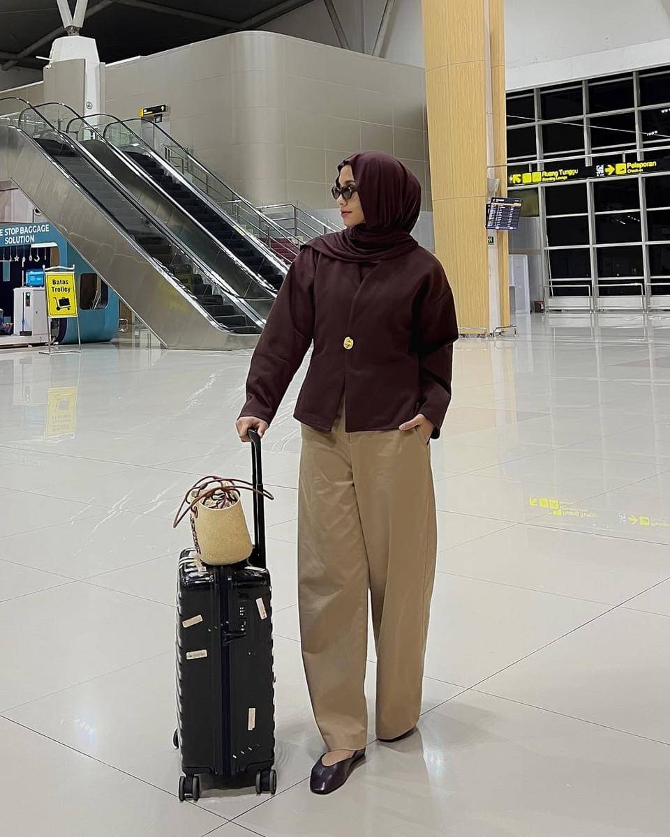 mix and match outfit cokelat tua ala Fita Wulansari