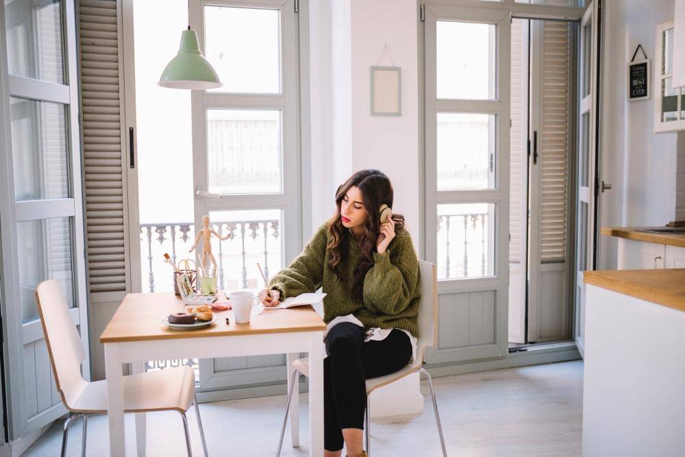 ilustrasi perempuan me time
