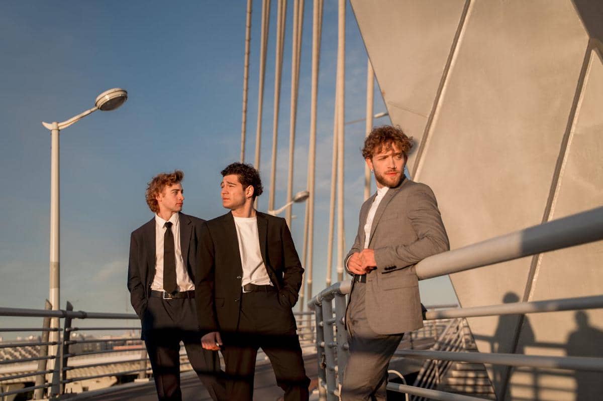 ilustrasi pria dengan blazer