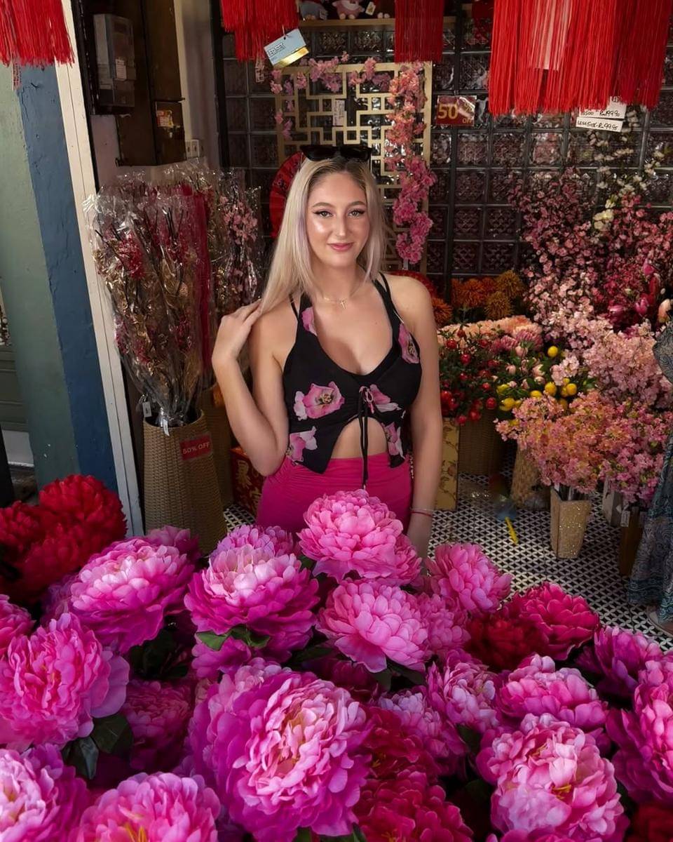 potret Ana Zafyra, Miss Earth Uni Emirat Arab 2025