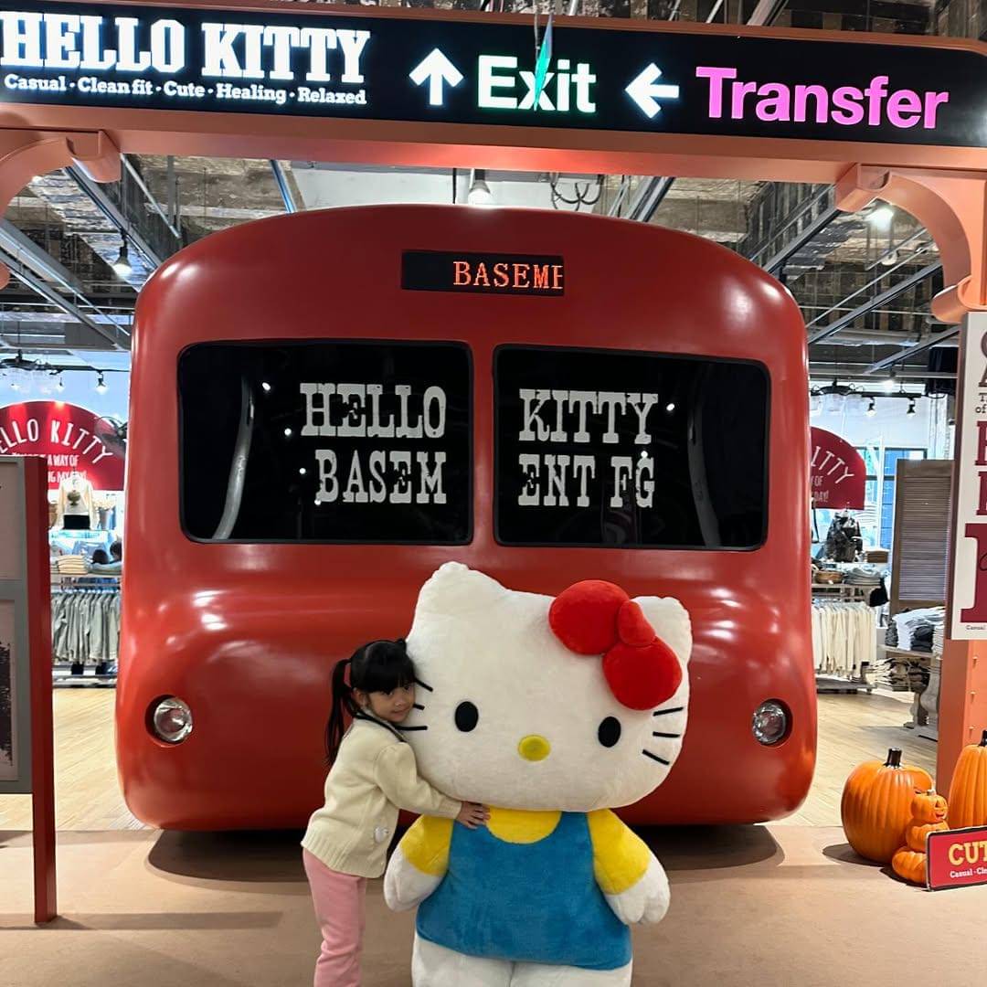 keluarga Riafinola liburan ke Shanghai