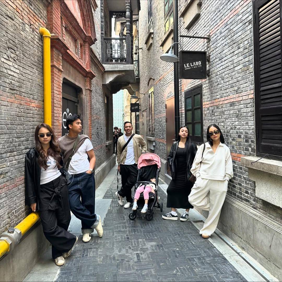 keluarga Riafinola liburan ke Shanghai