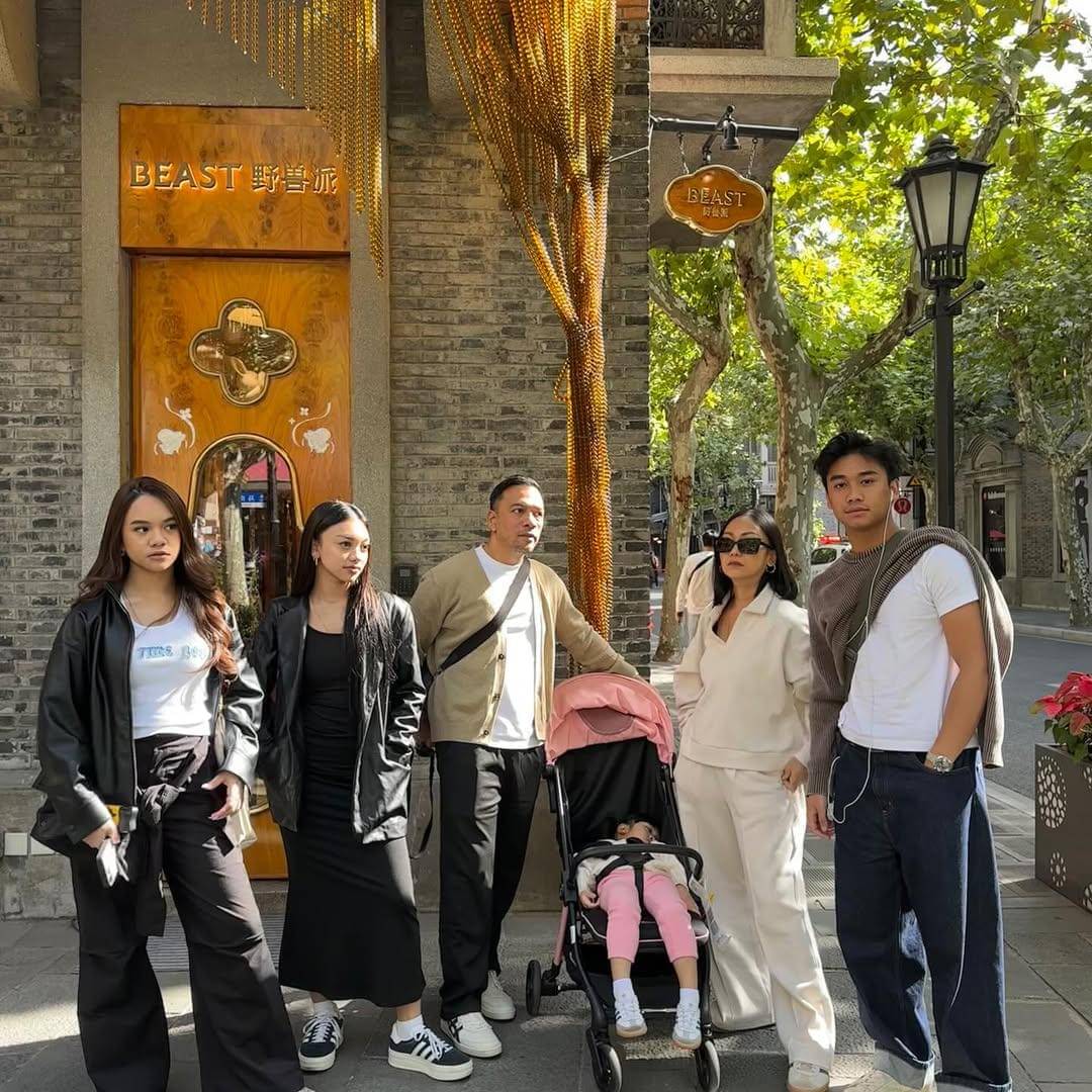 keluarga Riafinola liburan ke Shanghai