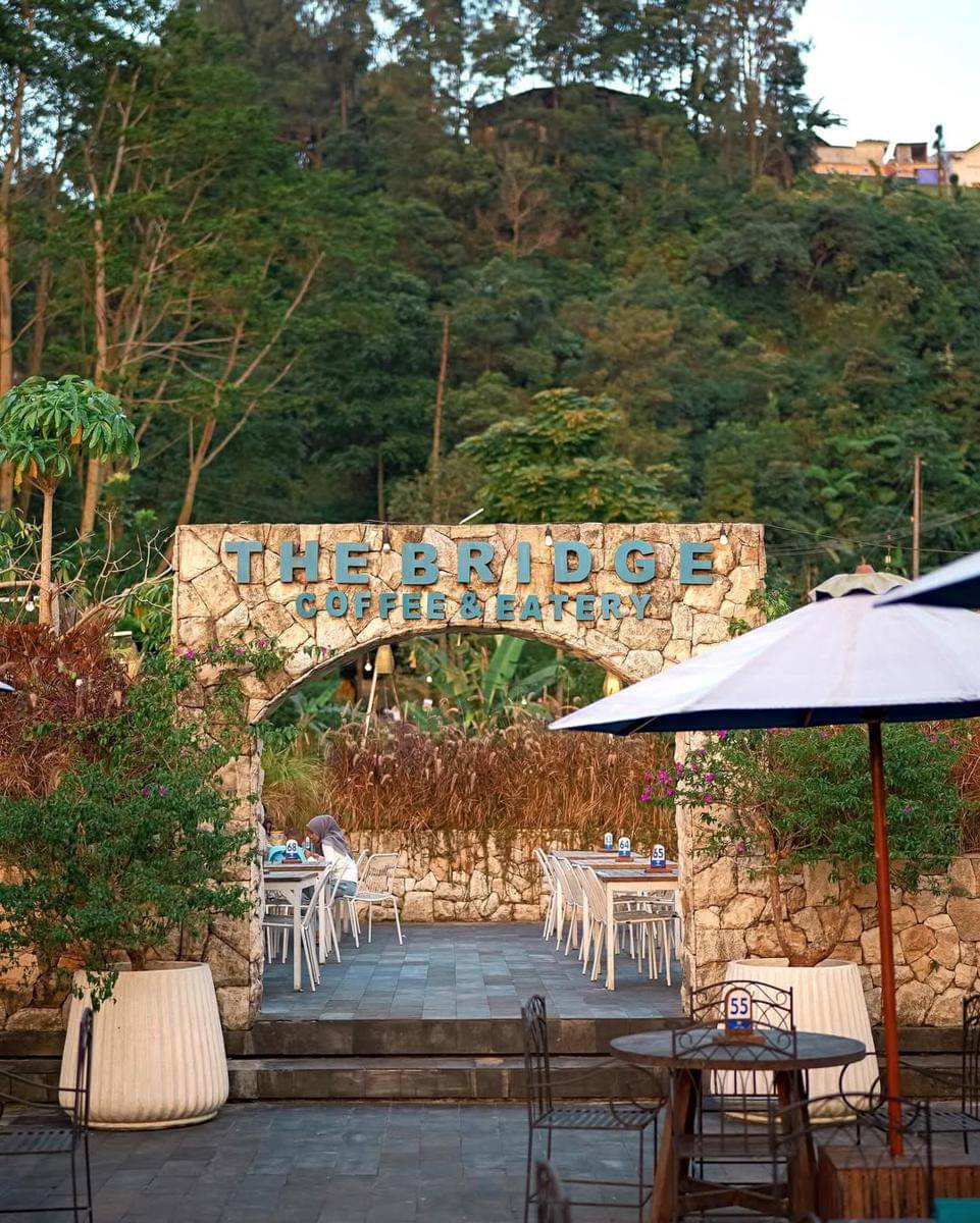 The Bridge Coffee and Eatery