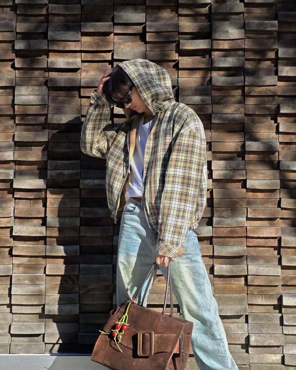inspirasi outfit Tay Tawan