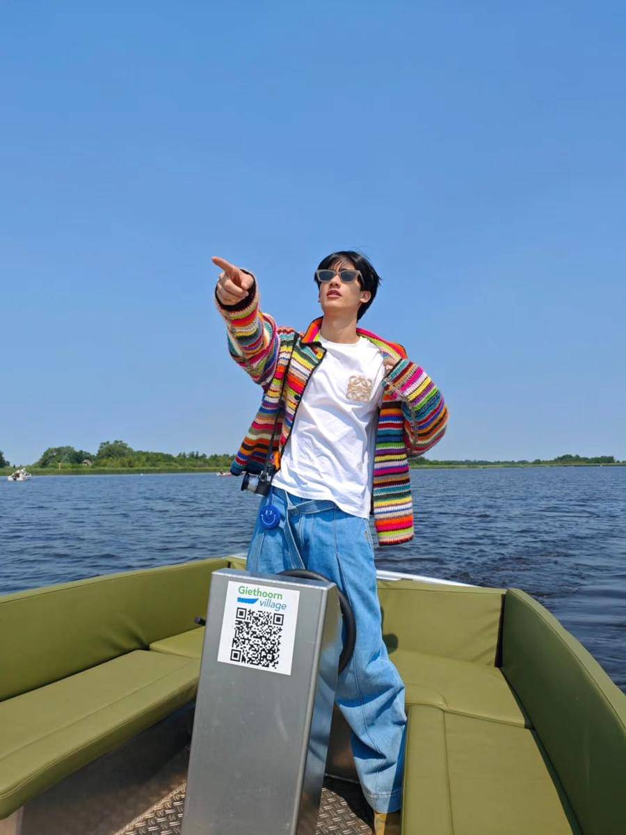 inspirasi outfit Tay Tawan