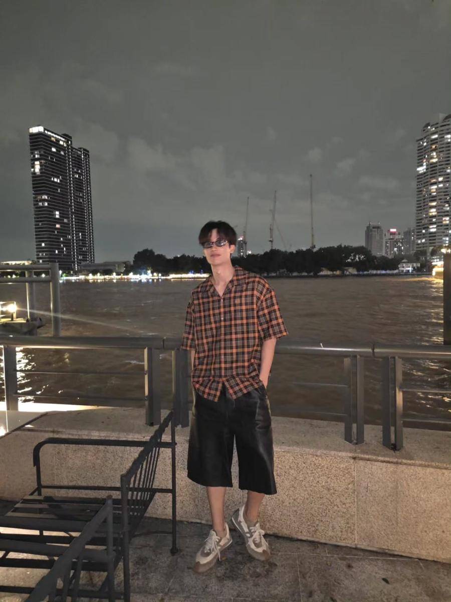 inspirasi outfit Tay Tawan