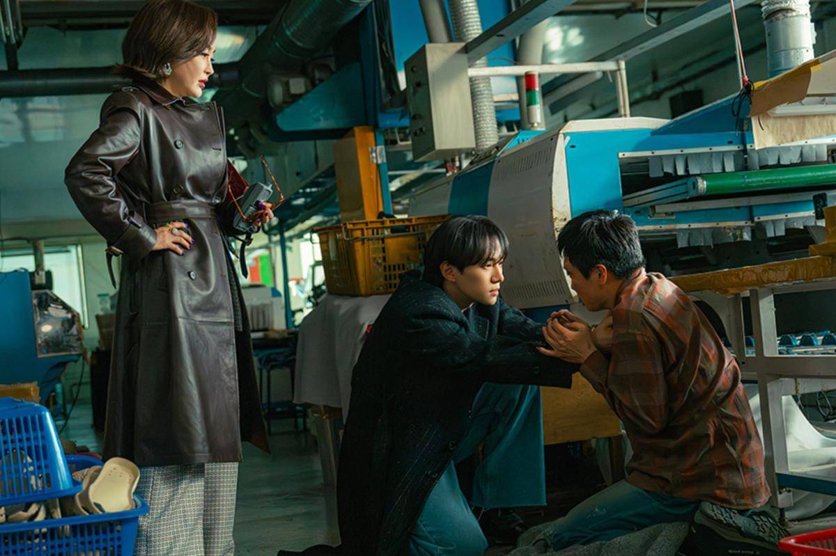 Still cut drama Typhoon Family