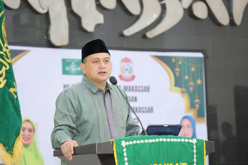 Wali Kota Makassar Munafri Arifuddin berbicara dalam Workshop Ruang Publik Ramah Anak yang digelar Muslimat NU Kota Makassar di Baruga Anging Mammiri, Minggu (25/10/2025). (Dok. Humas Pemkot Makassar)