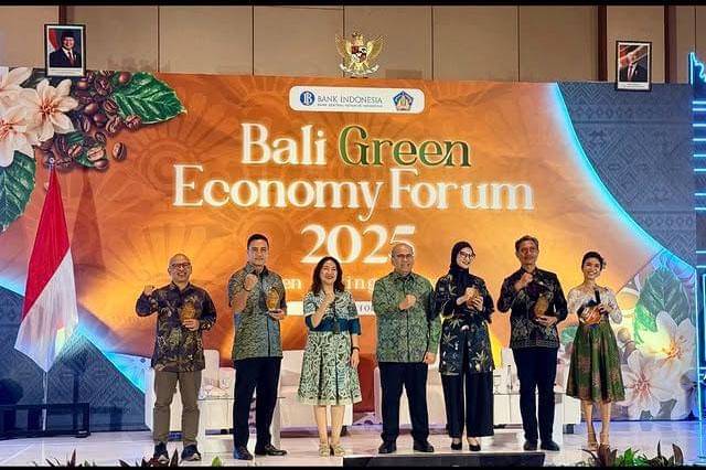 Penampilan perdana Hamish Daud di acara publik usai kabar perceraian