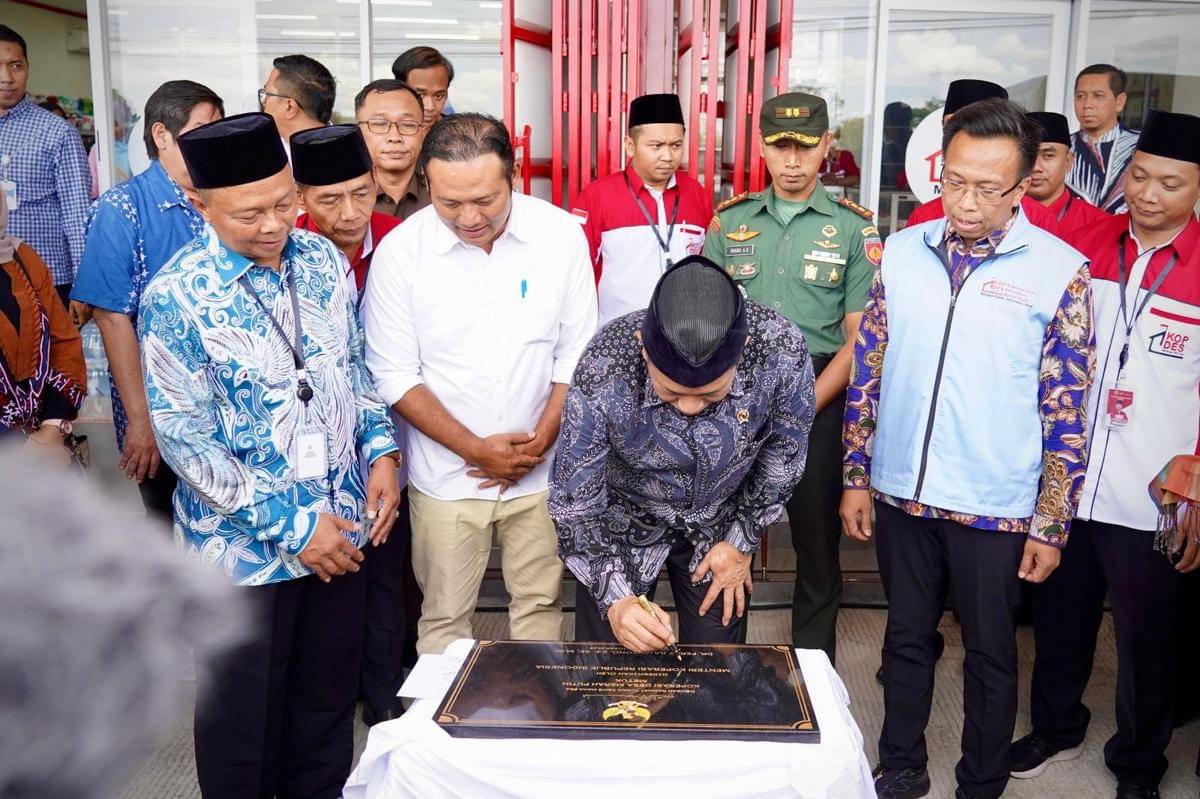 Menteri Koperasi Republik Indonesia, Ferry Juliantono meresmikan Koperasi Merah Putih Metuk, Kecamatan Mojosongo, Boyolali. (dok Pemkab Boyolali)jpeg