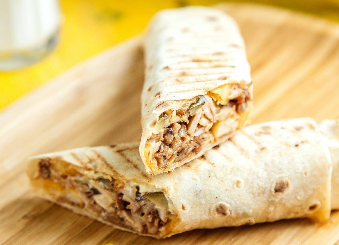 wrap isi tuna dan sayuran