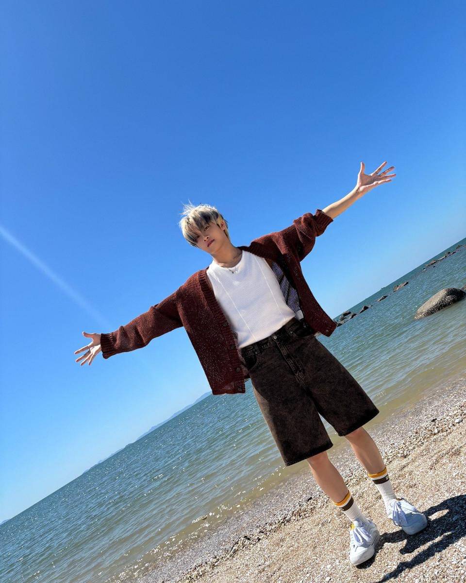 Outfit Pantai ala Member Xikers