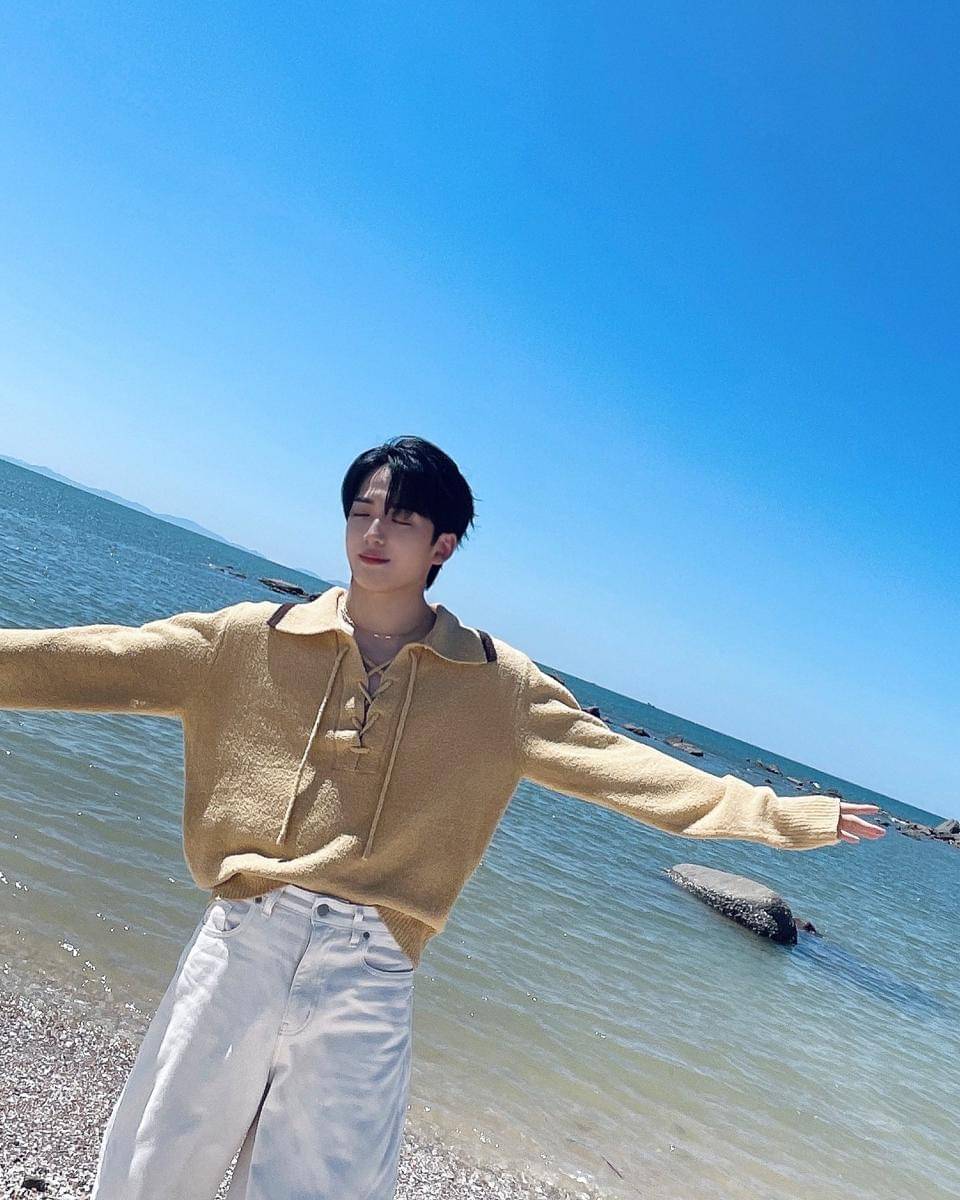 Outfit Pantai ala Member Xikers