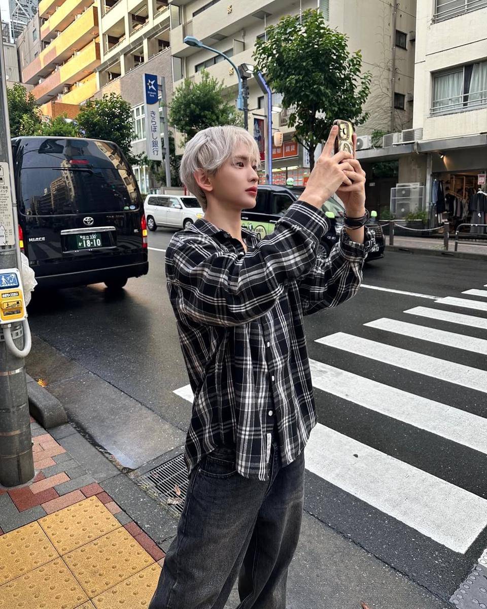 OOTD pakai Kemeja ala Member TEMPEST