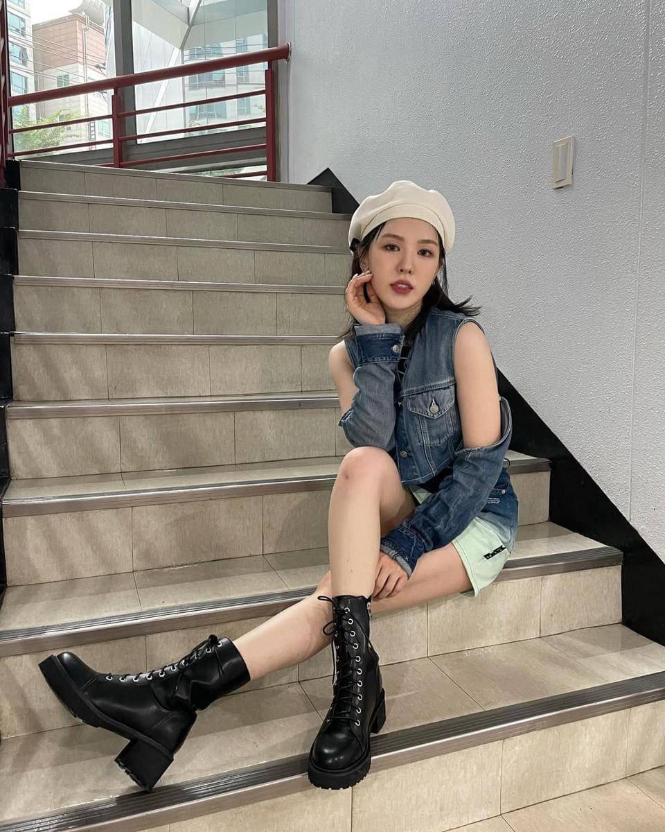 gaya fashion serba denim ala Wendy Red Velvet