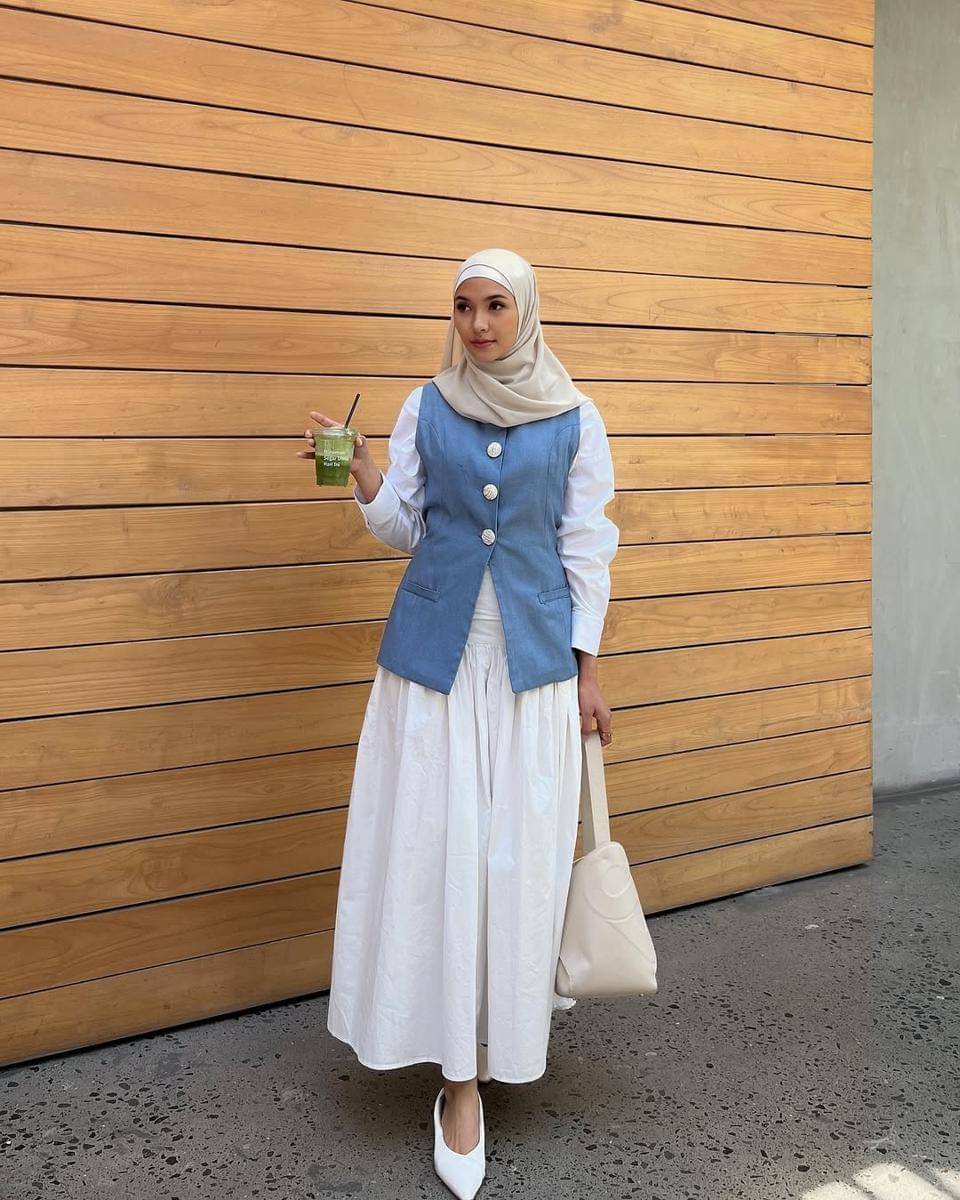 outfit ke coffee shop ala Fita Wulansari