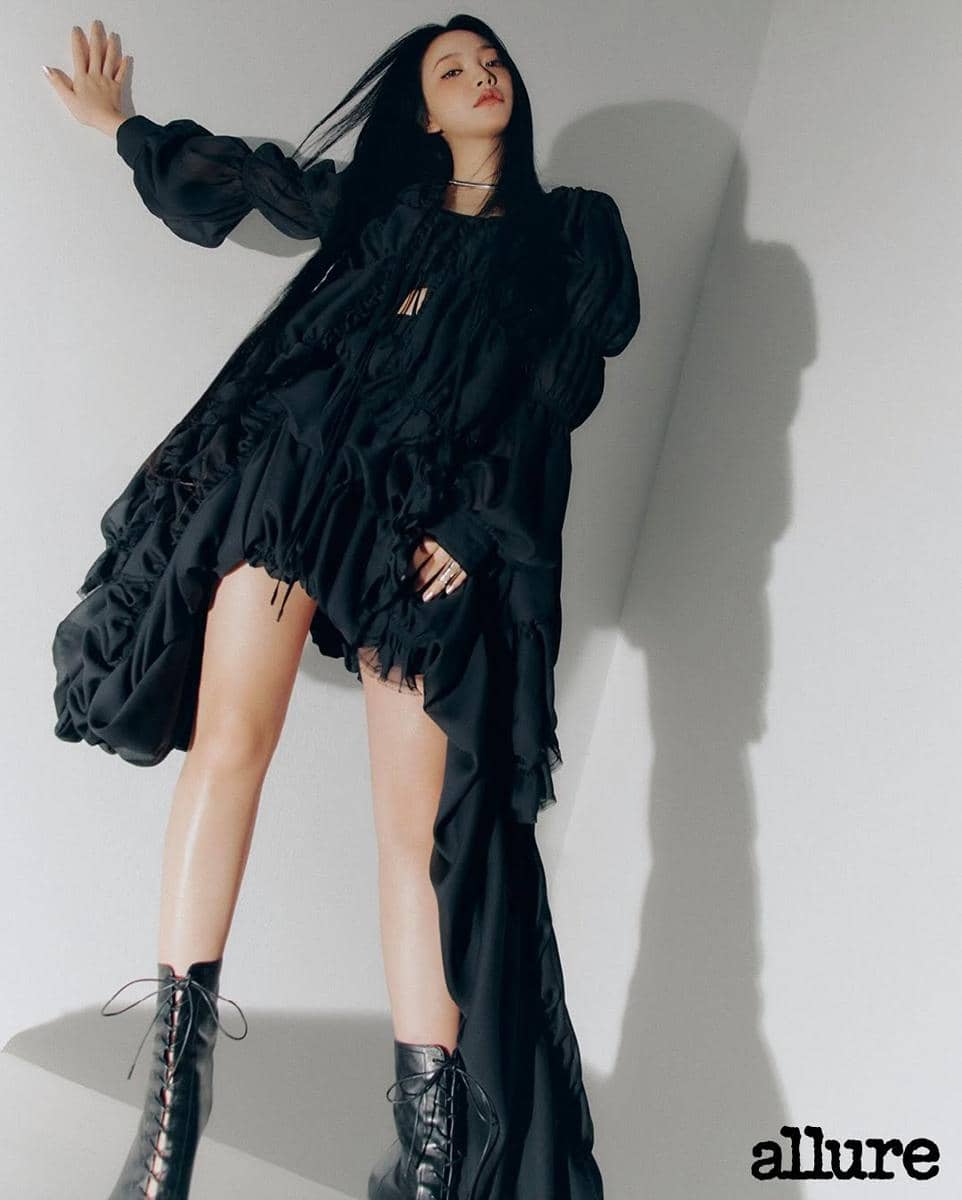 all black outfit style ala Yeri Red Velvet