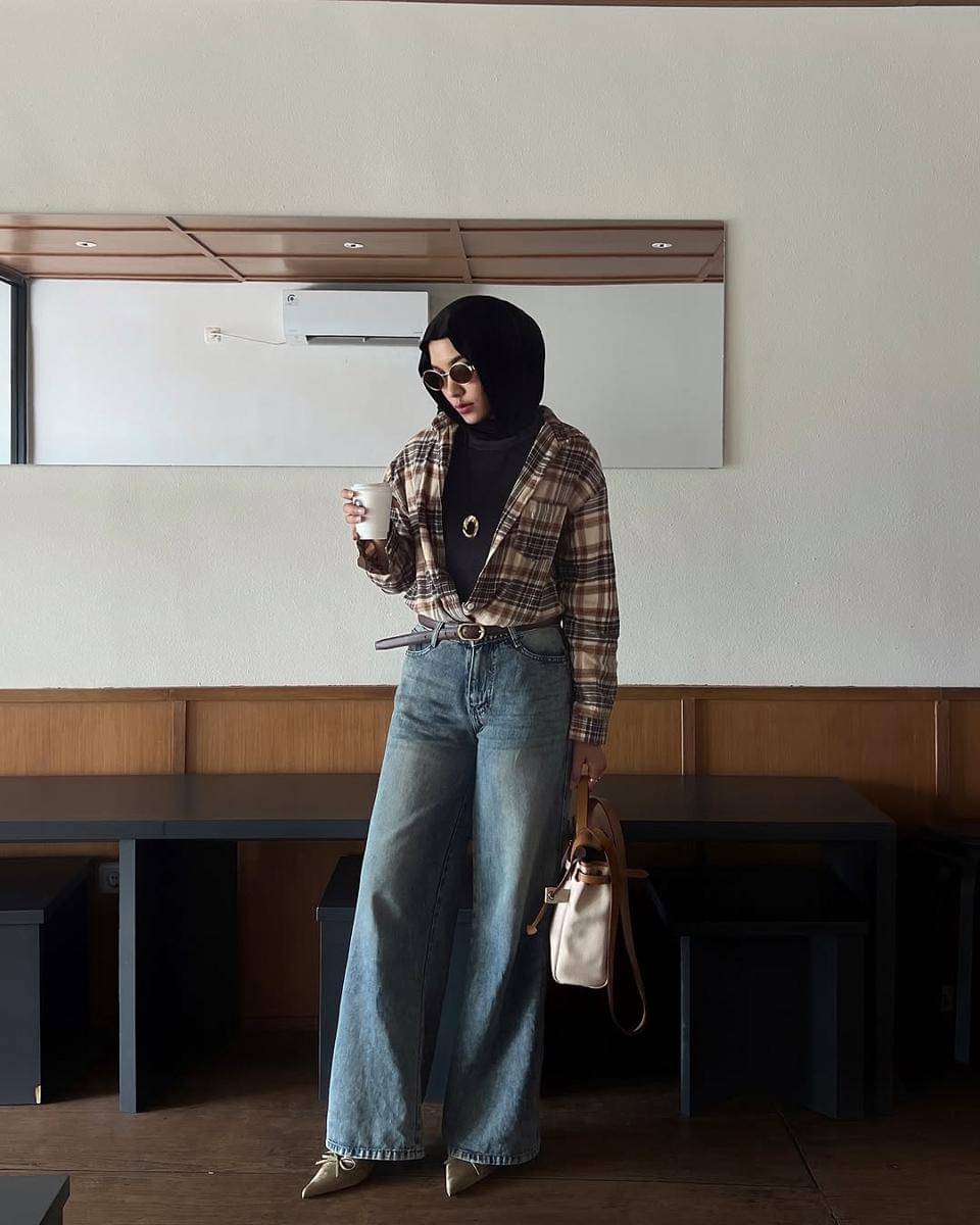outfit ke coffee shop ala Fita Wulansari
