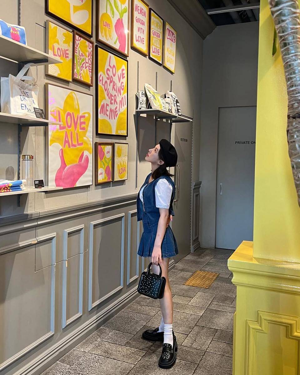 gaya fashion serba denim ala Wendy Red Velvet