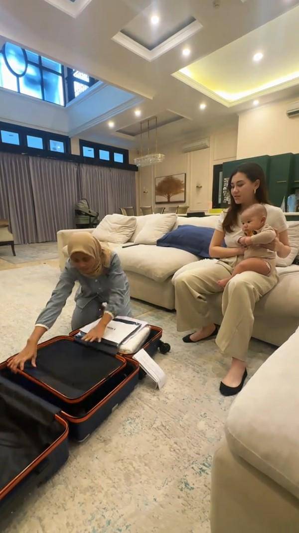Thariq Kasih Kado Umrah untuk Babysitter Arash (tiktok.com/thoriqhal)