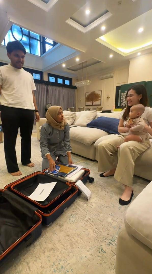Thariq Kasih Kado Umrah untuk Babysitter Arash (tiktok.com/thoriqhal)