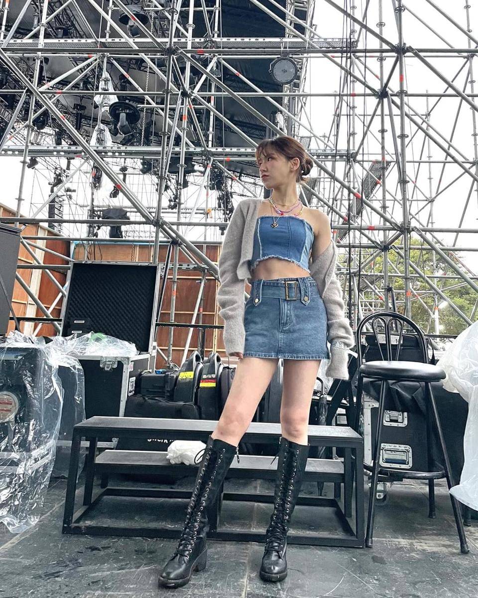 gaya fashion serba denim ala Wendy Red Velvet