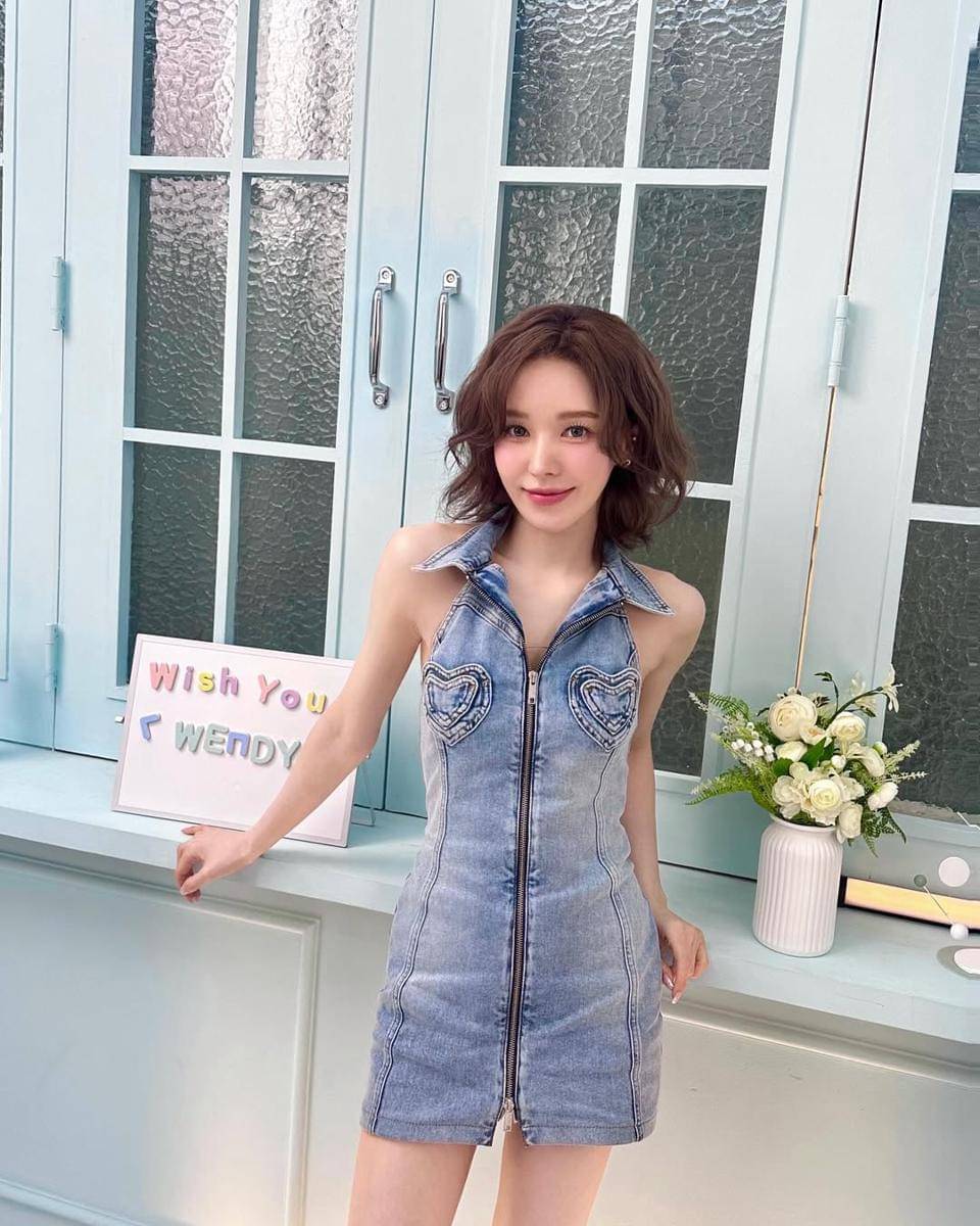 gaya fashion serba denim ala Wendy Red Velvet