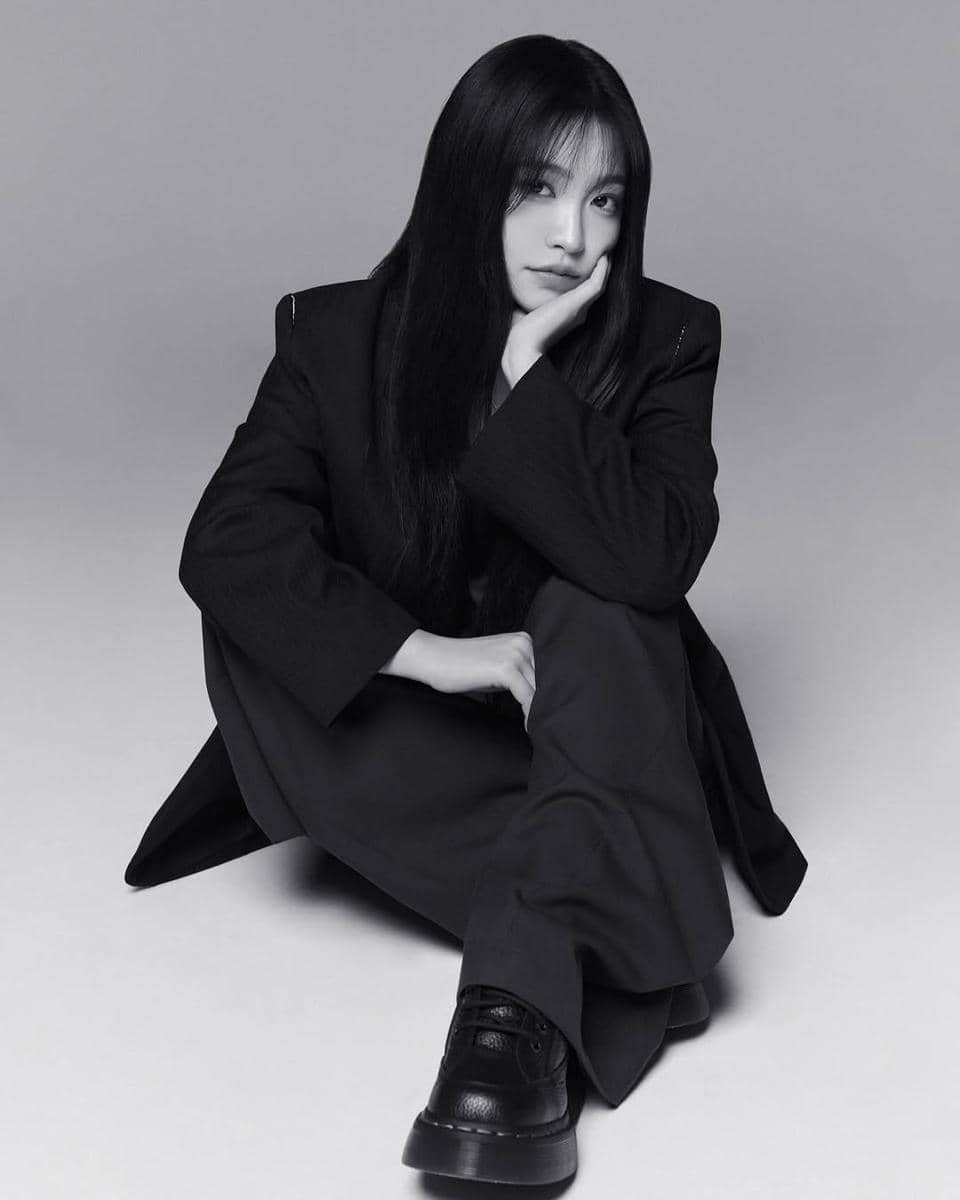 all black outfit style ala Yeri Red Velvet