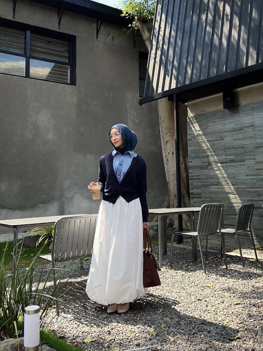outfit ke coffee shop ala Fita Wulansari