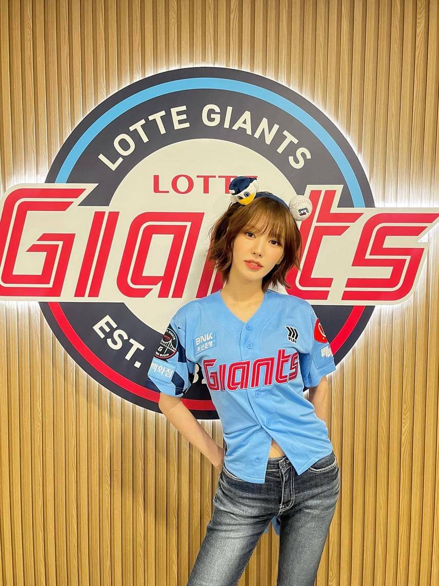 gaya fashion serba denim ala Wendy Red Velvet