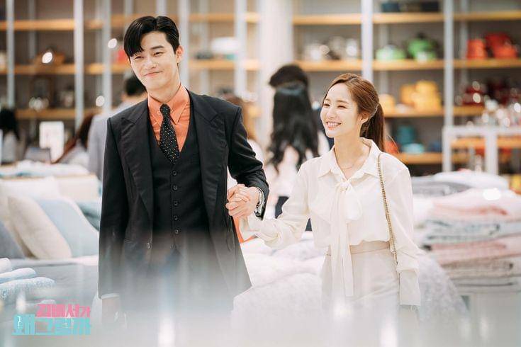 Park Seo Joon dan Park Min Young dalam drama What's Wrong With Secretary Kim