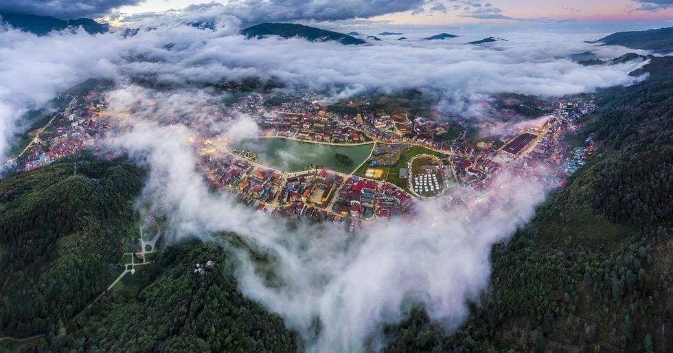 ilustrasi pemandangan di Ham Rong Mountain