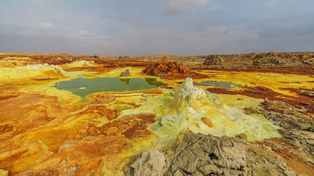Ilustrasi dallol di Etiopia yang punya suhu tahunan cukup tinggi