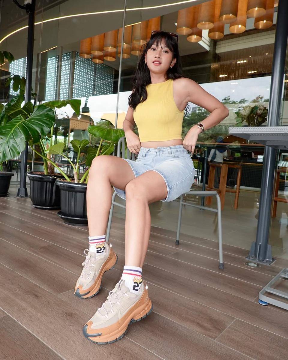 referensi padu padan sneakers ala Claresta Taufan