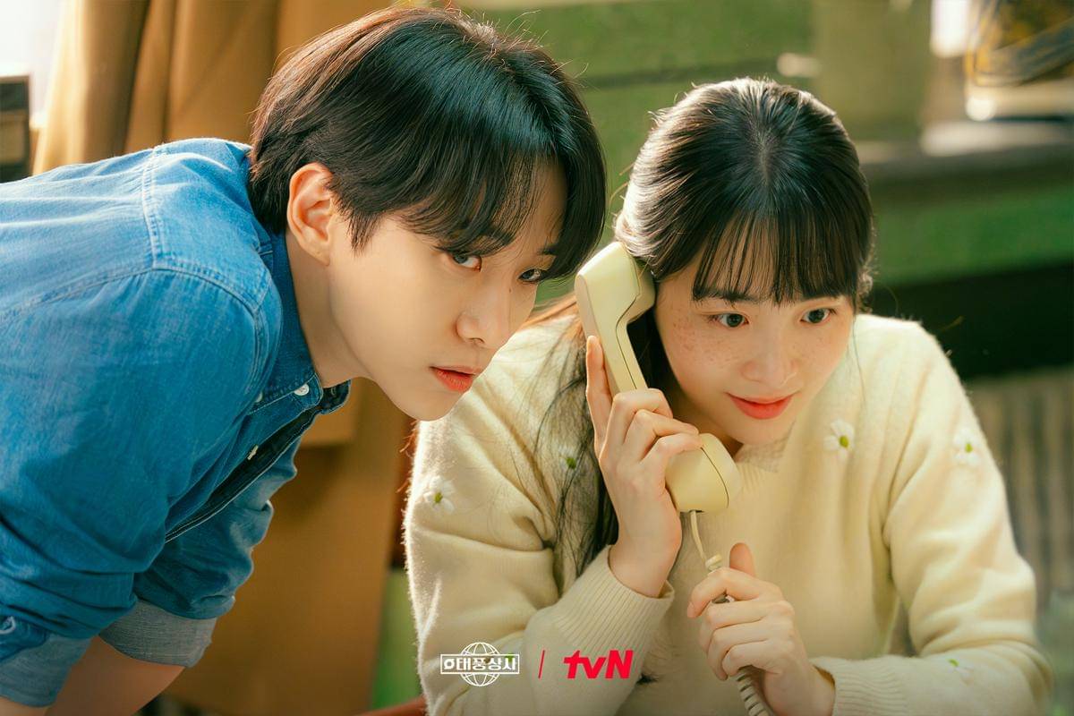 Lee Joon Ho dan Kim Min Ha di drama Korea Typhoon Family