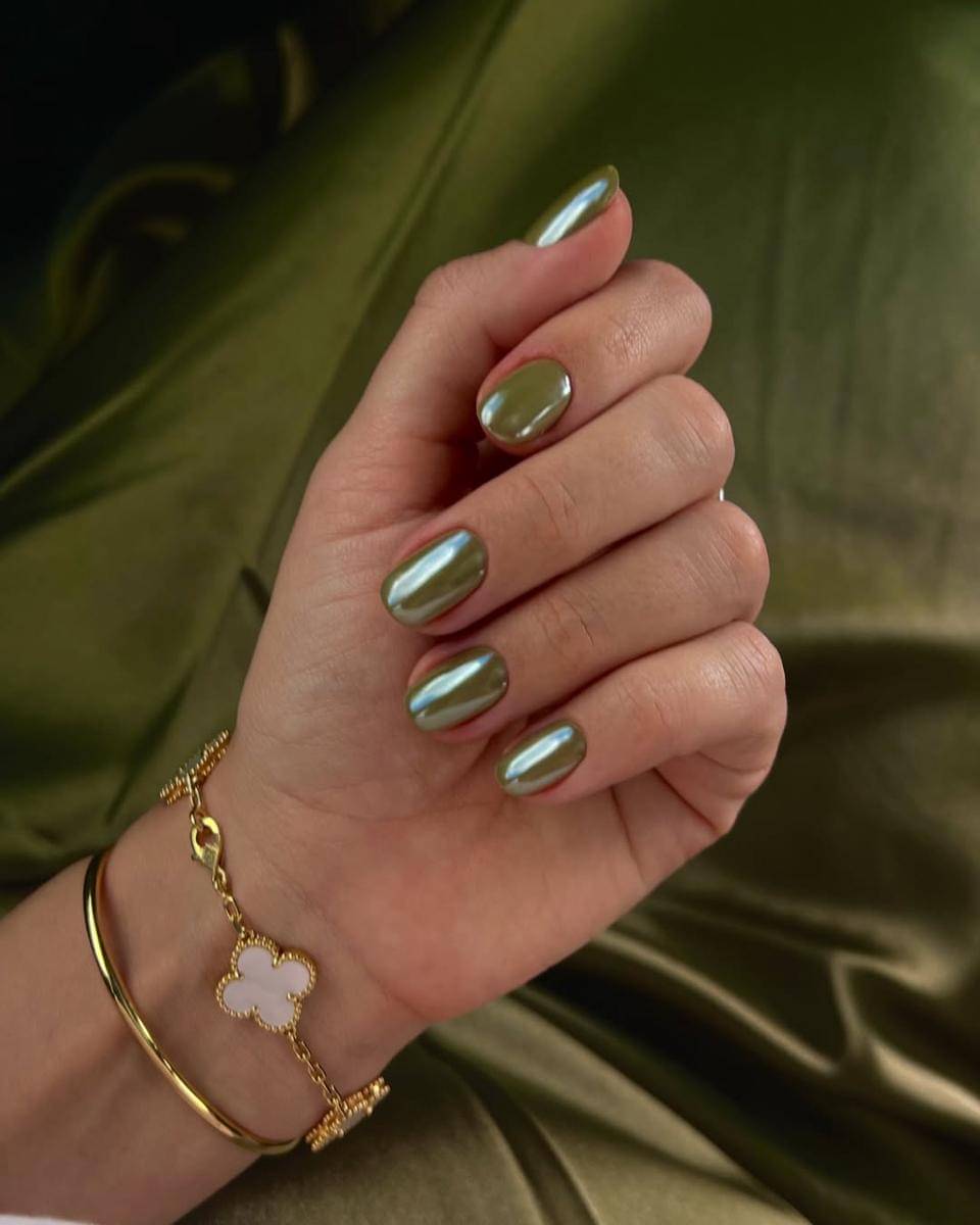 inspirasi tren warna kuku musim dingin 2026