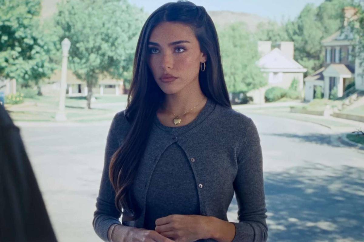 Madison Beer dalam musik video "bittersweet"