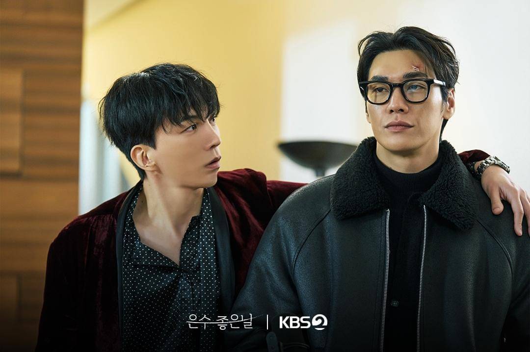 Do Sang Woo dan Kim Young Kwang di drama Walking on Thin Ice
