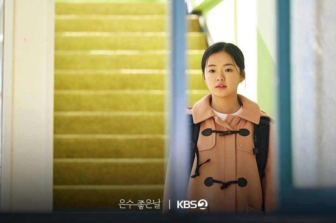 Kim Si A di drama Walking on Thin Ice
