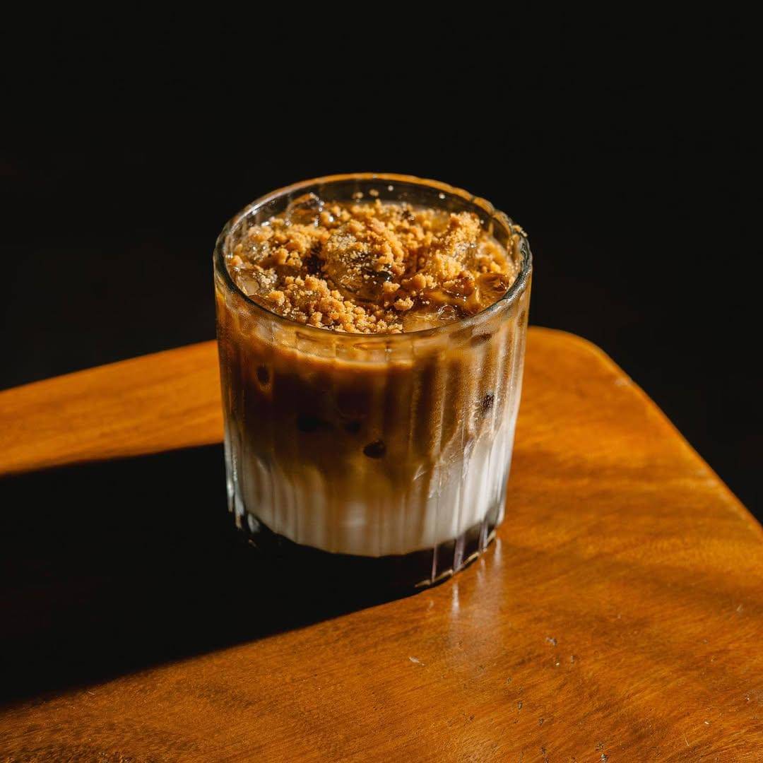 menu favorit Es Kopi Gula Aren di Utomo House 