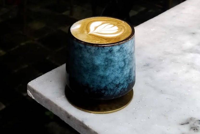 potret coffee latte Togu Coffee Roastery