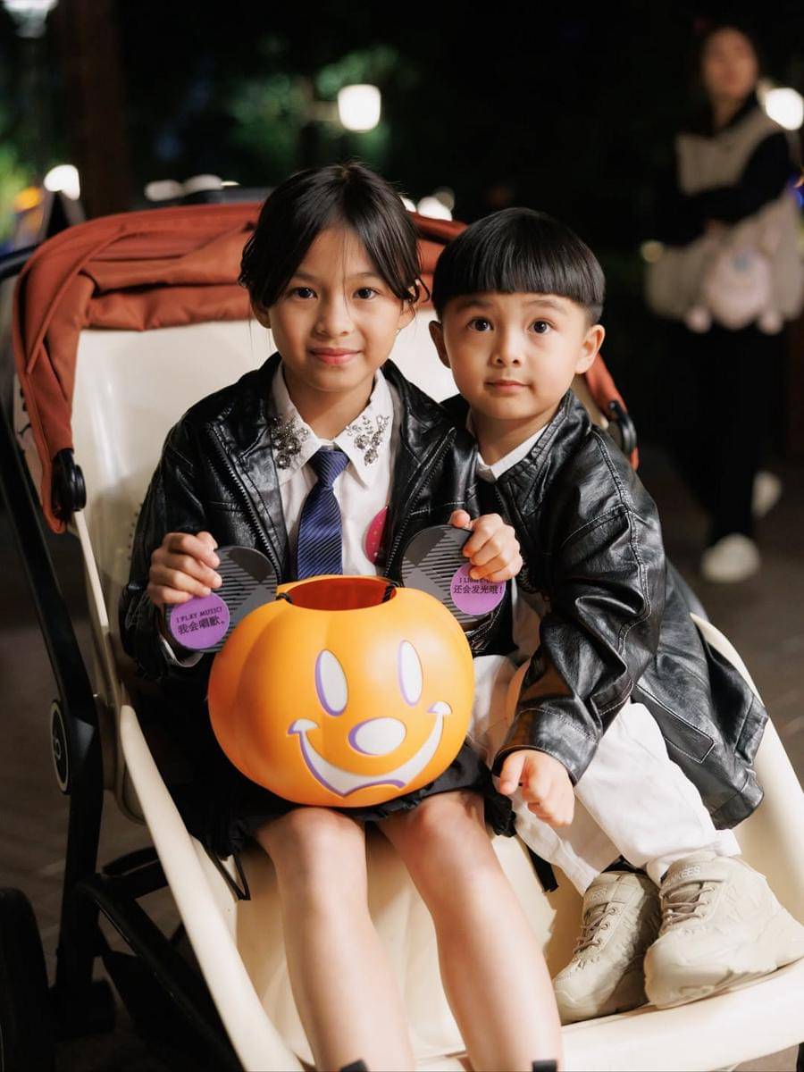 keluarga Chelsea Olivia ke Disneyland Shanghai