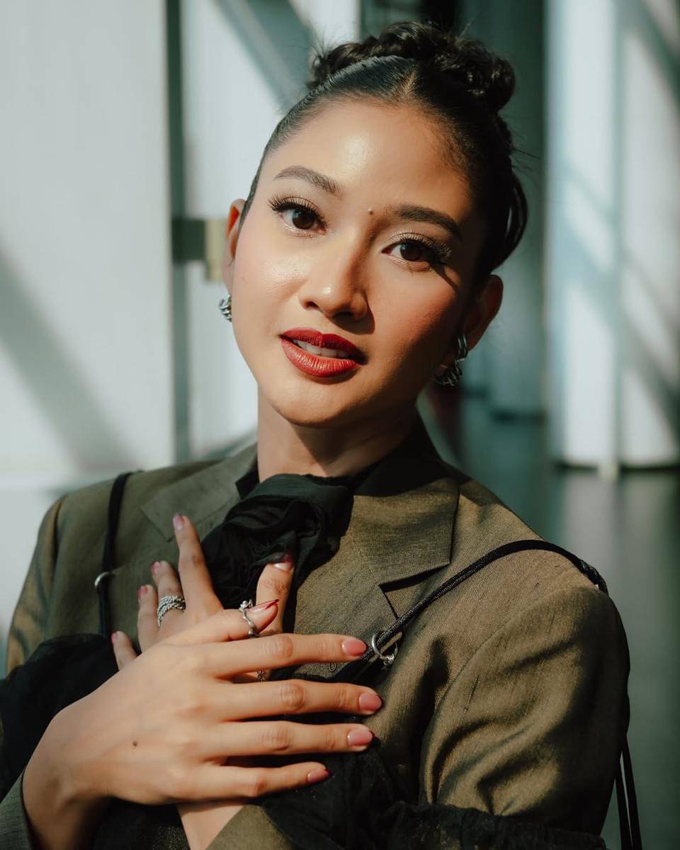 Inspirasi makeup ala Claresta Taufan