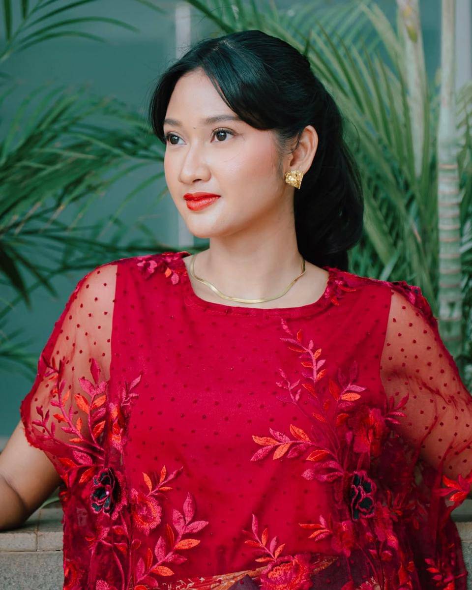 Inspirasi makeup ala Claresta Taufan