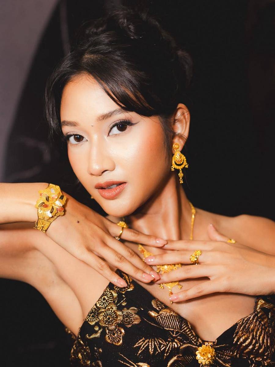 Inspirasi makeup ala Claresta Taufan