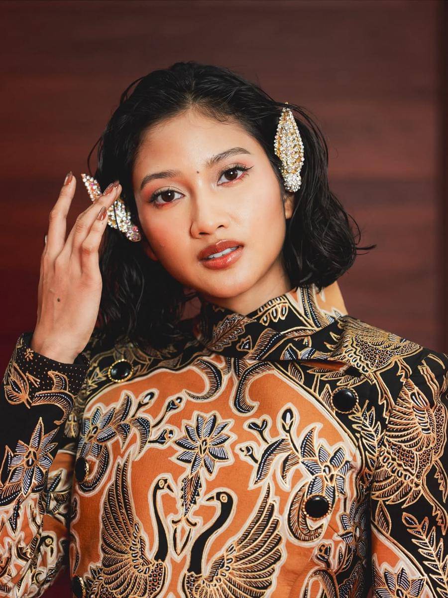 Inspirasi makeup ala Claresta Taufan