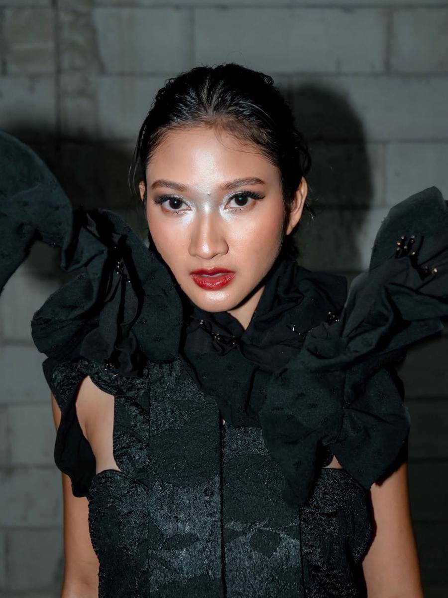 Inspirasi makeup ala Claresta Taufan