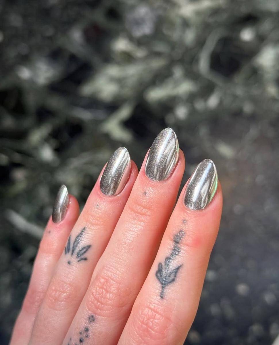 inspirasi tren warna kuku musim dingin 2026