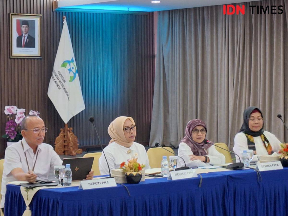 Konferensi Pers Capaian Kemen PPPA Selama Satu Tahun oleh Menteri PPPA Arifah Fauzi di Kantor KemenPPPA. (IDN Times/Lia Hutasoit)